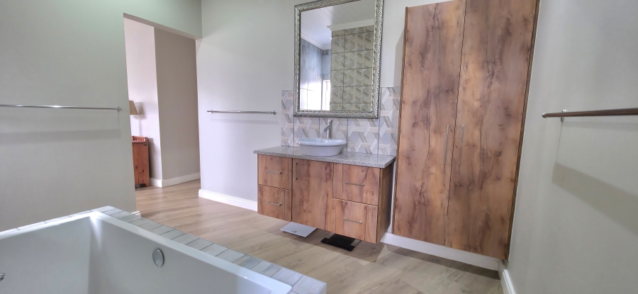 4 Bedroom Property for Sale in Monte Christo Western Cape